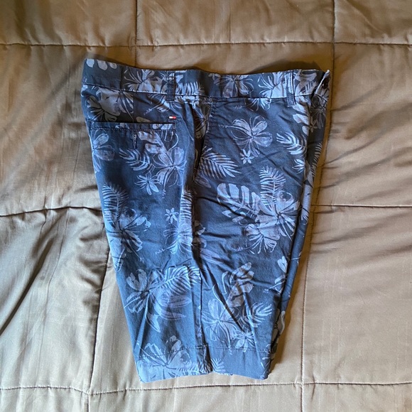 Tommy Hilfiger Hawaiian shorts - Picture 1 of 3